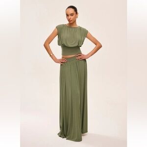 Commense Gathered Waist Top With Flowy Skirt Set Size Medium NWT Green